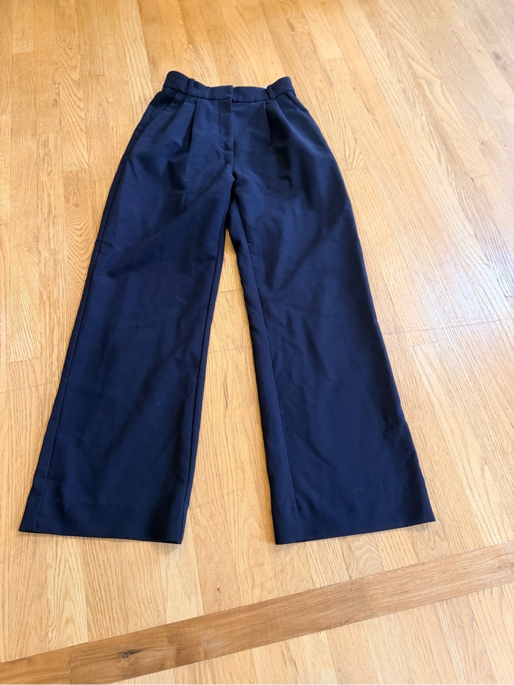 Ladies Size 2/26 "Abercrombie & Fitch" Navy High-Rise Wide Leg Pants GUC